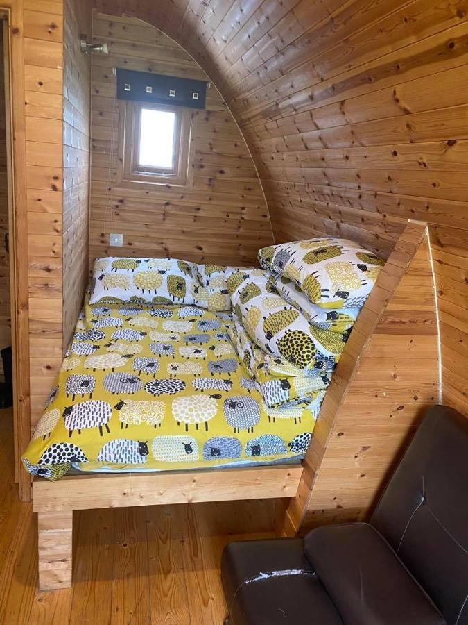 מלון קארמרת'ן Meadow Glamping מראה חיצוני תמונה