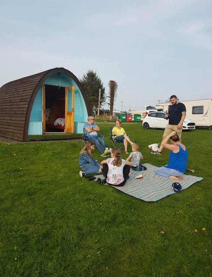 מלון קארמרת'ן Meadow Glamping מראה חיצוני תמונה
