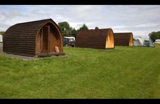 מלון קארמרת'ן Meadow Glamping מראה חיצוני תמונה