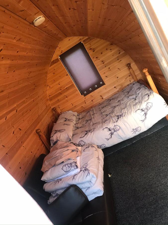 מלון קארמרת'ן Meadow Glamping מראה חיצוני תמונה